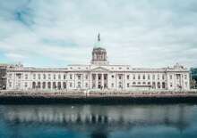 TAVASZKÖSZÖNTŐ DUBLINBAN REPÜLŐVEL - Pezsgő tavaszi hangulat az ír fővárosban - Budapest, Repülő