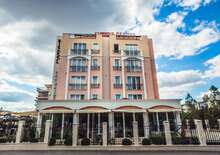 Avenue Deluxe - BUDAPEST, Repülő