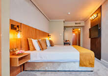 Sentido Bellevue**** AI