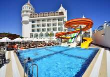 Hotel Crown Serenity