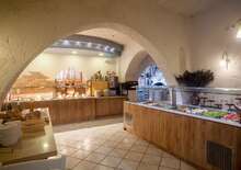 Evina Rooms &amp; Suites