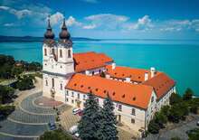 Időutazás a Balaton partján – Tihany varázsa és Balatonfüred reformkori forgataga - Budapest, Busz