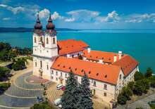 Időutazás a Balaton partján – Tihany varázsa és Balatonfüred reformkori forgataga - Budapest, Busz