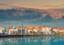 Ománi Szultánság Arábia tengeri kapuja és természeti kincsestára (Ománi Szultánság Arábia tengeri ka -  BUD, Repülő