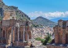 TAVASZKÖSZÖNTŐ TAORMINÁBAN - Szicíliai varázslat: Siracusa - Catania - Etna - Taormina -  BUD, Repülő